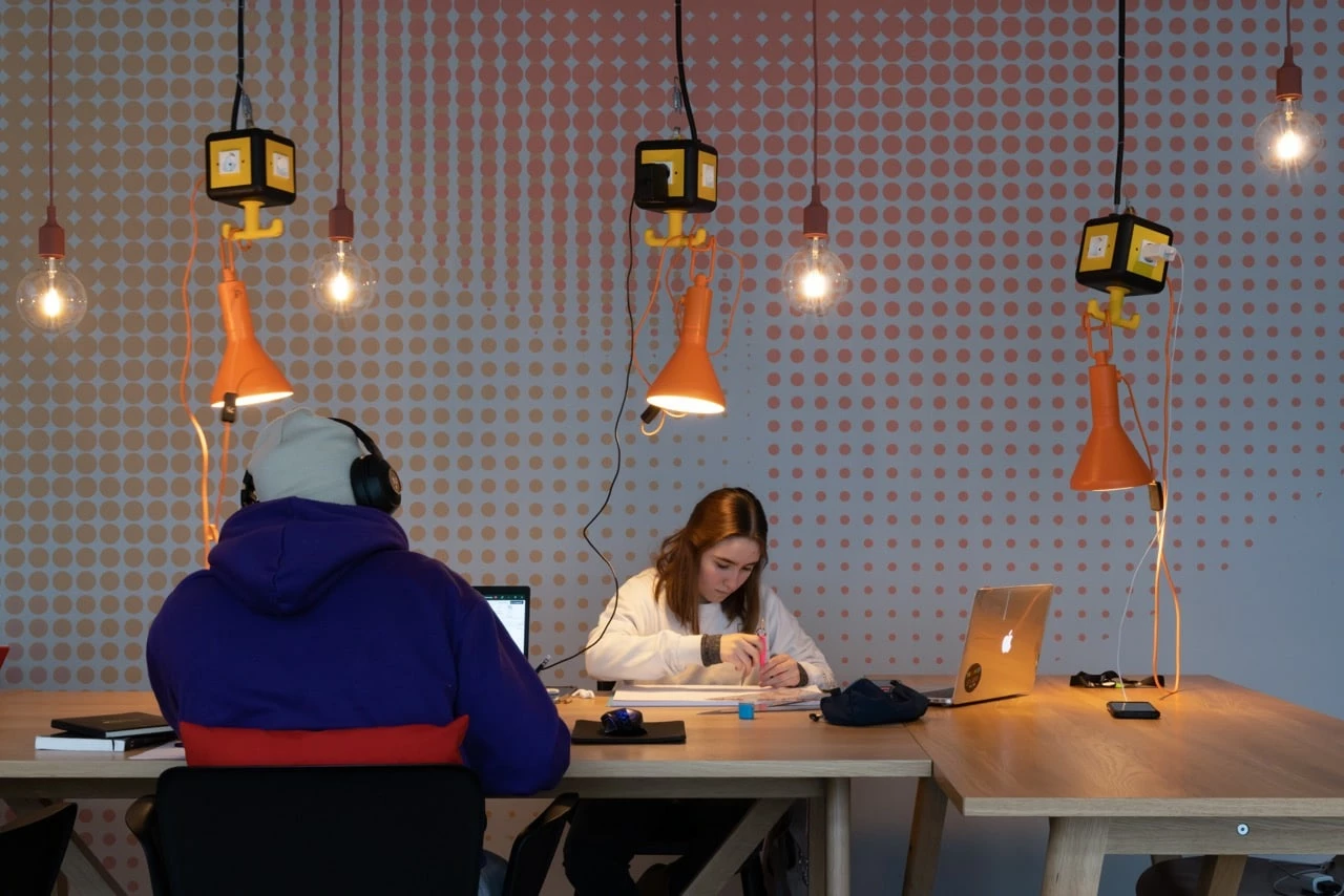 Two people sitting on the study space of Basecamp Dortmund Student housing