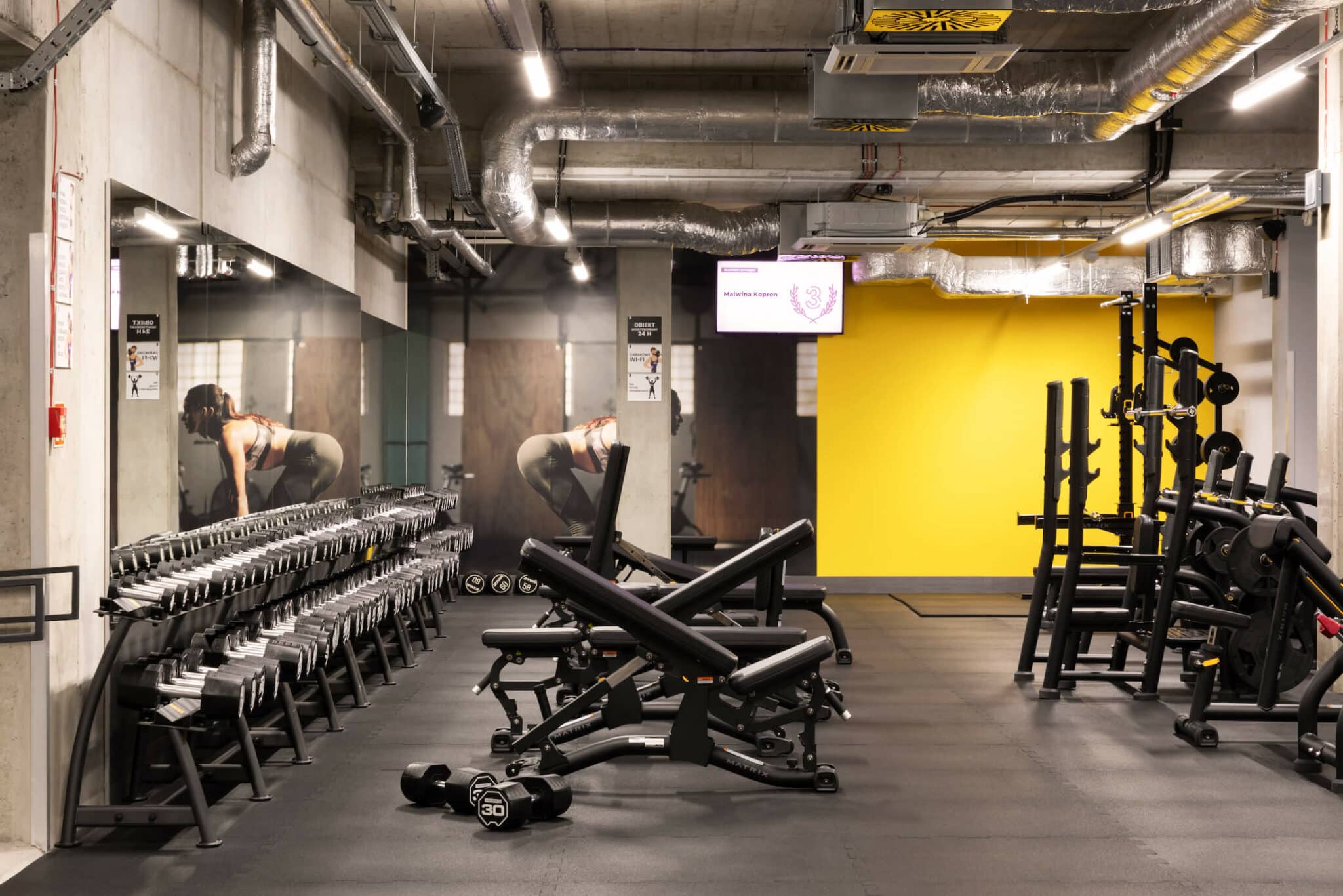 a student exercises in the Gym room at Basecamp Lodz Rembilinskiego dormitory