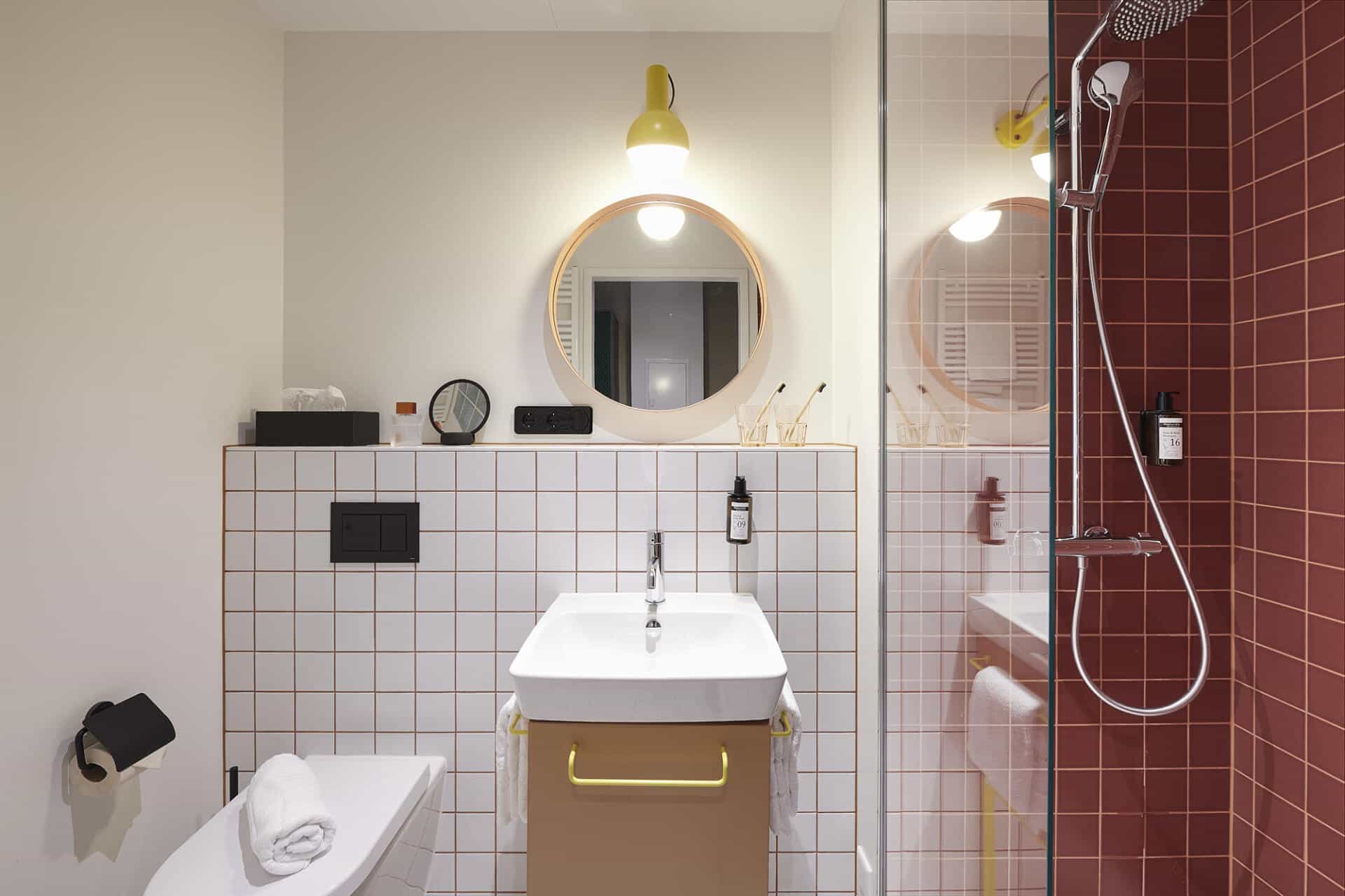 Bathroom with white and red walls in a room at Basecamp Dortmund Hotel